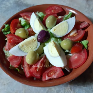 Salade tomate, concombre, olives, oeuf dur